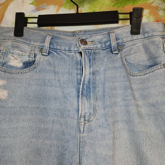 American Eagle Light Wash Distressed High-Waisted Jeans - Picture 5 of 11